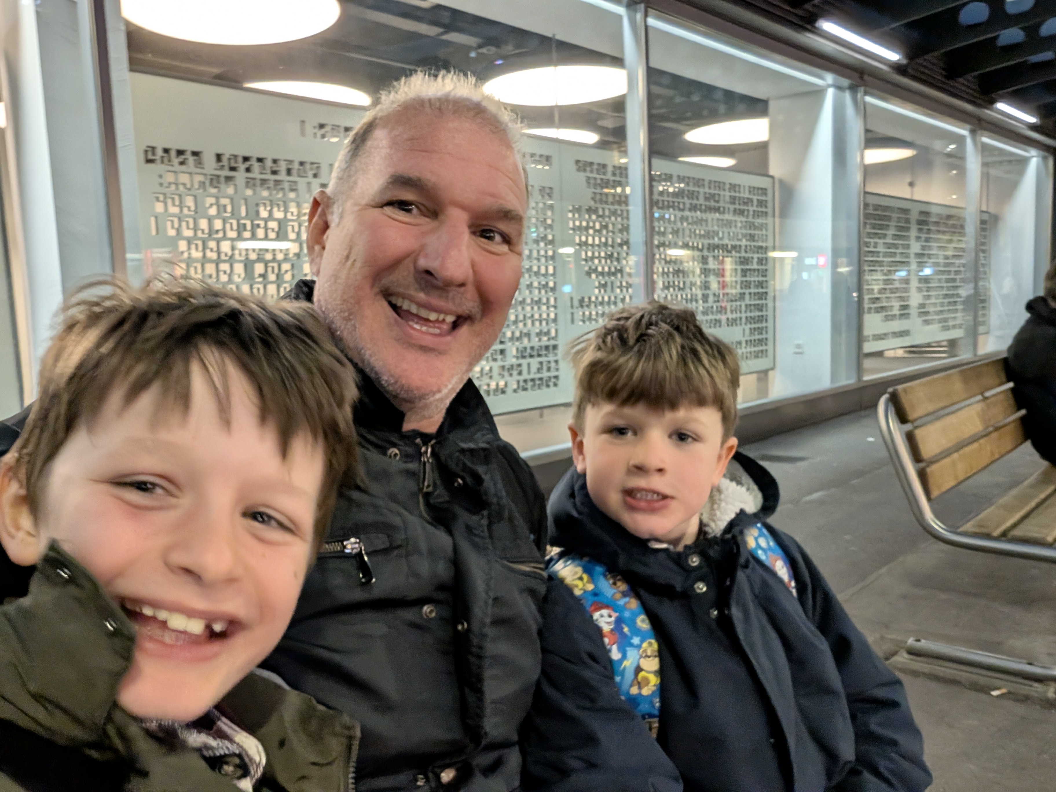 Selfie di Riccardo con i bambini